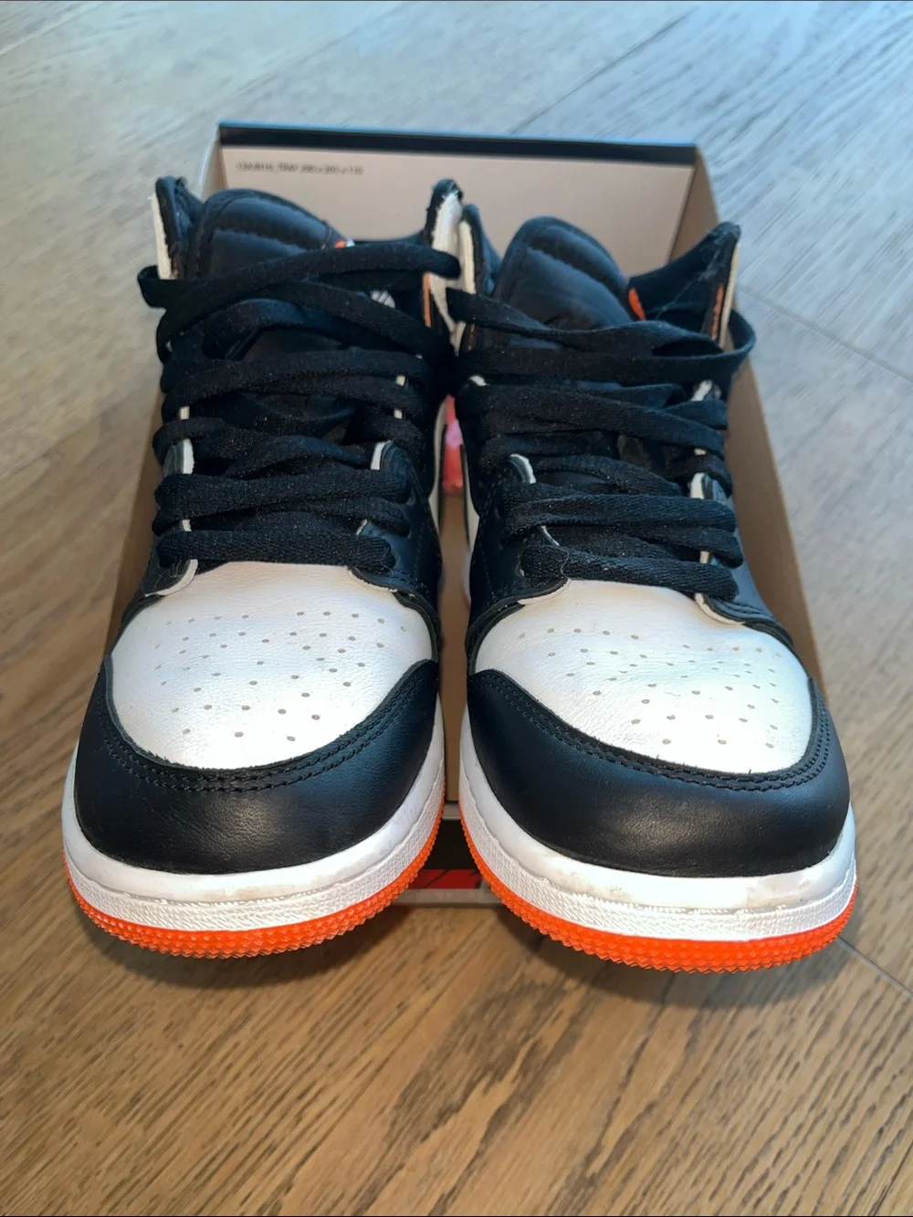 Nike Air Jordan 1 Retro High OG Electro Orange GS Size 7Y / Women’s 8.5